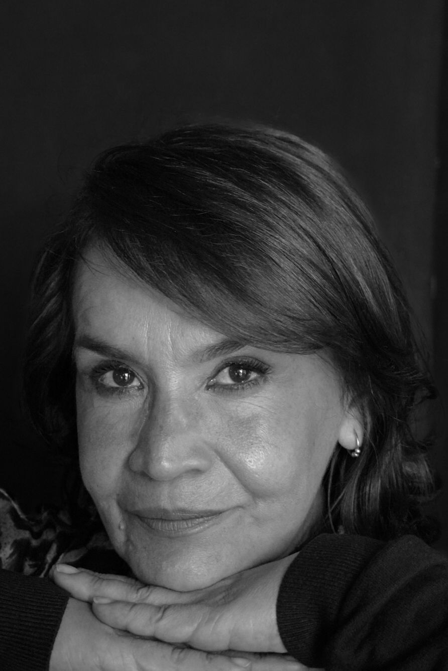 Estar Presente By Victoria Hernández